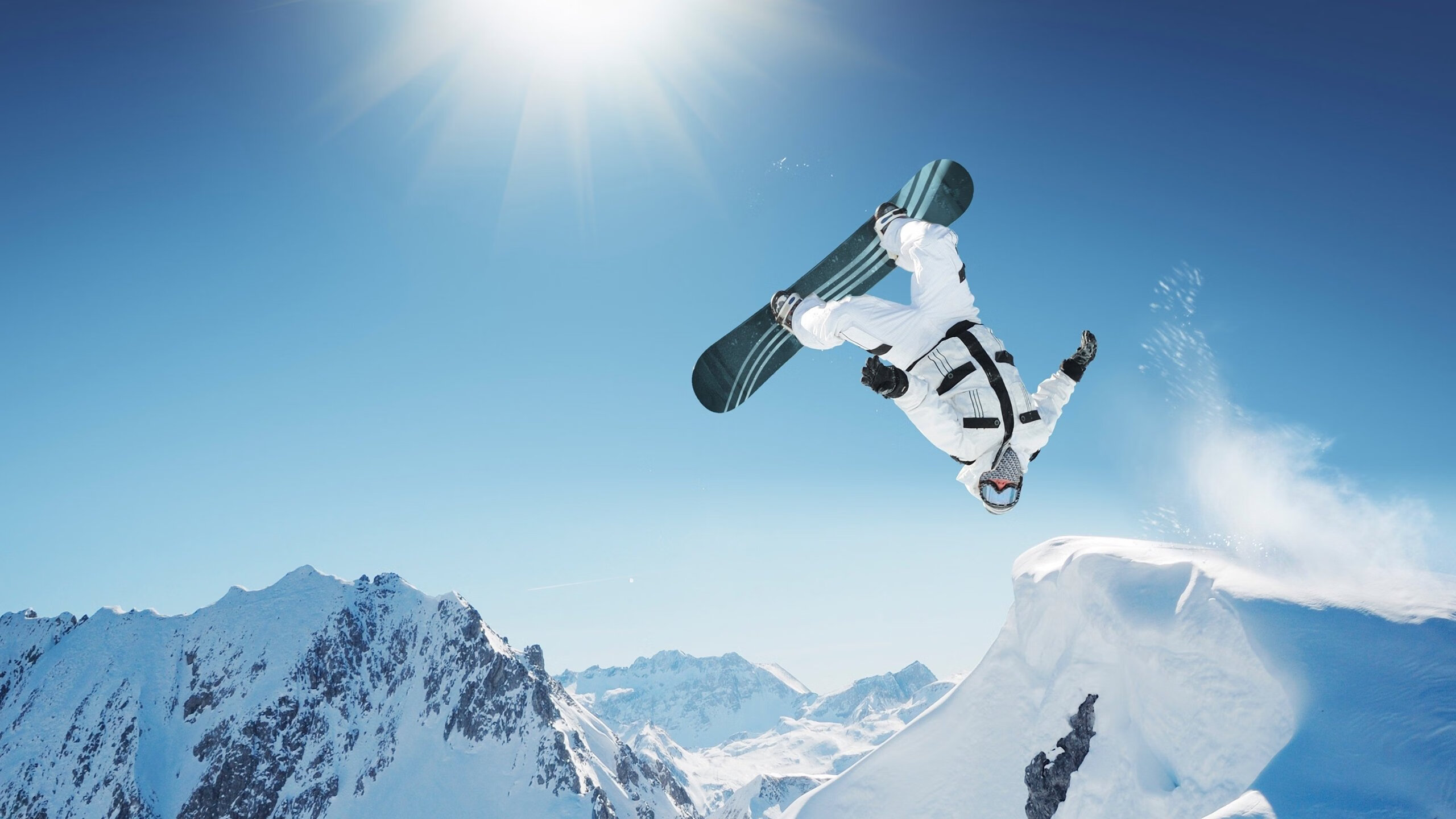 开云首页登录-最佳瞬间:王强压哨三分点燃全场!